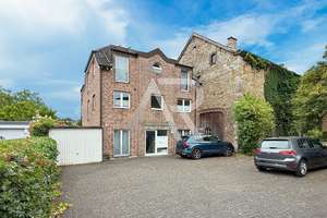 Loftartige Dachgeschosswohnung mit riesigem Balkon und Garage in Aachen-Oberforstbach!