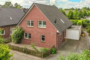 Familienidyll im Grünen – Freistehendes Haus Bj. 2004 mit Garten und Garage in gefragter Wohnlage – Krefeld – Vorschaubild 1