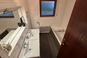 Neuwertige 4,5-Zimmer-Wohnung mit Balkon und EBK in Stuttgart – Schildfarnweg XX, 70619 Lederberg, Stuttgart – Vorschaubild 13