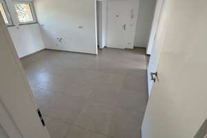 Frisch renovierte 4-Zimmer-Wohnung mit 2 Balkonen, Aufzug, Garage – Nourneystraße 14, 40822 Mettmann – Vorschaubild 11