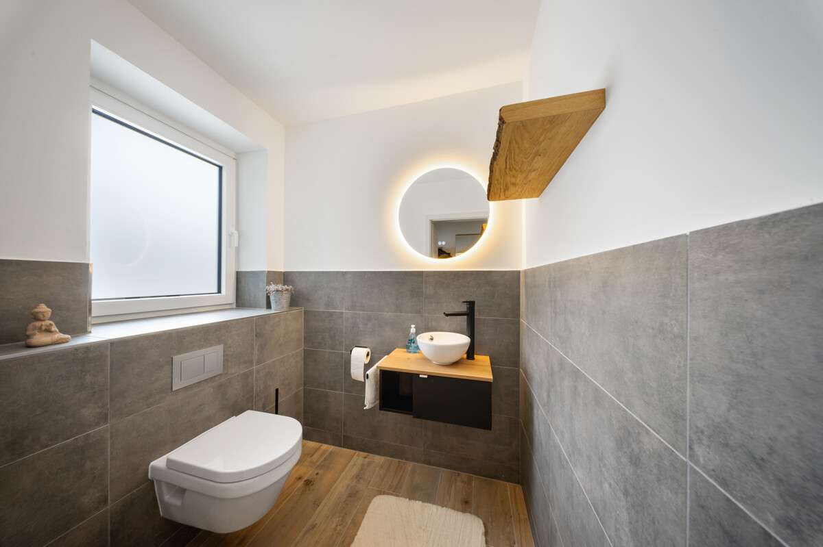 Immobilie in Busdorf - Sanierter Bungalow in Busdorf mit Wintergarten, Kamin und PV-Anlage - Bild 0