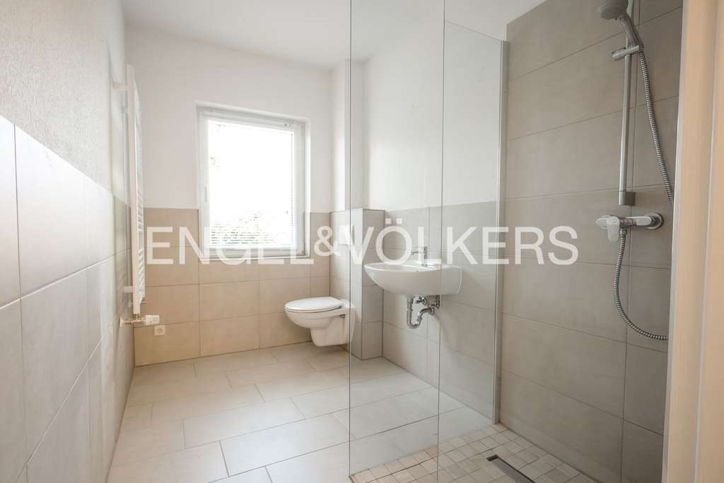 Immobilie in Ueckermünde - Investieren in Lage, Komfort und Struktur – Dreiparteien-Bungalow in Wassernähe - Bild 3