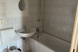Schöne 3 Raum Wohnung mit Balkon in ruhiger Lage – Walter-Arnold-Str. 9, 1219 Strehlen, Dresden – Vorschaubild 4