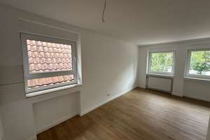Titel: Erstbezug nach Sanierung: Stilvolle 50 m²-Wohnung mit Dachstudio, Balkon & Blick ins Grüne – Ohagenstraße 13, 29221 Celle – Vorschaubild 3