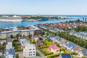 Attraktive Neubau-Doppelhaushälfte mit Garage und 'Sommergarten'... nur wenige Meter vom See Kanal