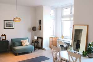 **SONNIGES SINGLE APARTMENT IM SANIERTEN ALTBAU MIT ERKER ** NÄHE FÜRSTENPLATZ **