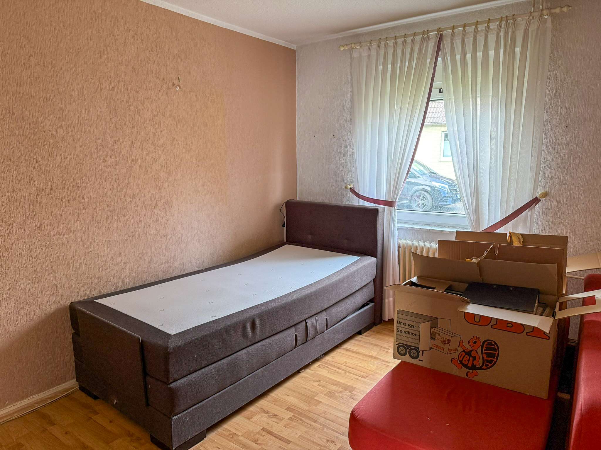 Immobilie in Kreuztal - Doppelhaushälfte in Kreuztal–Ferndorf – sonniger Garten, Garage, modernisierungsbedürftig - Bild 0