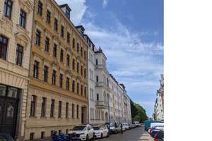 Traumhafte 2 Zimmer Dachgeschosswohnung mit Aufzug und Einbauküche