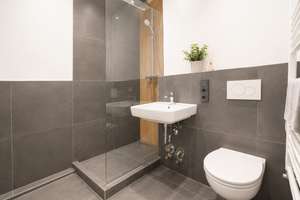 Frisch sanierte 2-Zimmer-Wohnung mit neuer Einbauküche und Balkon in Wiesbaden-Biebrich – Die vollständige Adresse der Immobilie erhältst du vom Anbieter., 65187 Biebrich, Wiesbaden – Vorschaubild 8