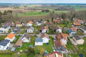 Investieren mit Aussicht - Vermietetes Mehrgenerationenhaus mit Baulandreserve und S-Bahn-Anbindung – Erding (Kreis) – Vorschaubild 3