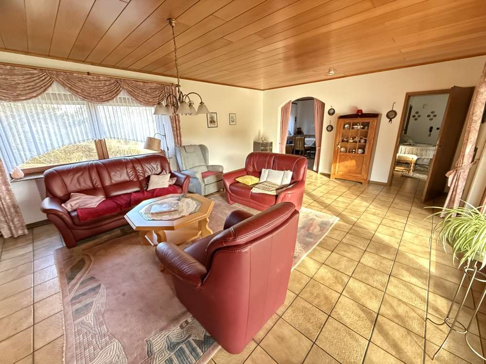 Immobilie in Steimel - Ansprechendes Einfamilienhaus mit außergewöhnlichem Raumangebot in ruhiger Ortsrandlage - Bild 0