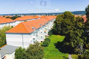 Seidnitz - ruhige Seitenstraße: 3-Zi.-Wohnung mit Balkon - frei ab September