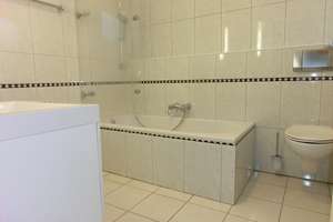 Lichtdurchflutete 2-Zimmer-Wohnung mit Einbauküche in 2-Familienhaus – Die vollständige Adresse der Immobilie erhältst du vom Anbieter., 51107 Ostheim, Köln – Vorschaubild 9