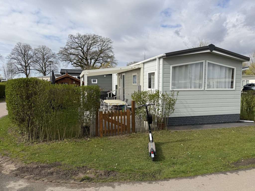 Immobilie in Schermbeck - NL !Modernes Chalet mit überdachter Terrasse und Kamin in de Veerstal Rhederlag am See - Bild 0