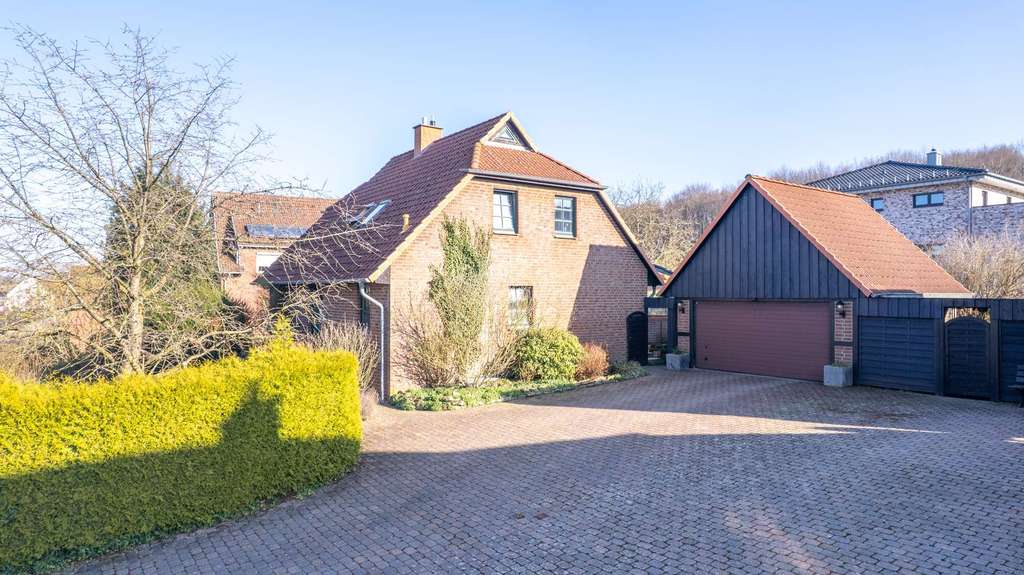 Immobilie in Nienstädt - Familientraum mit Gartenidylle – gepflegtes Einfamilienhaus mit Kamin, Terrasse und Doppelgarage - Bild 0