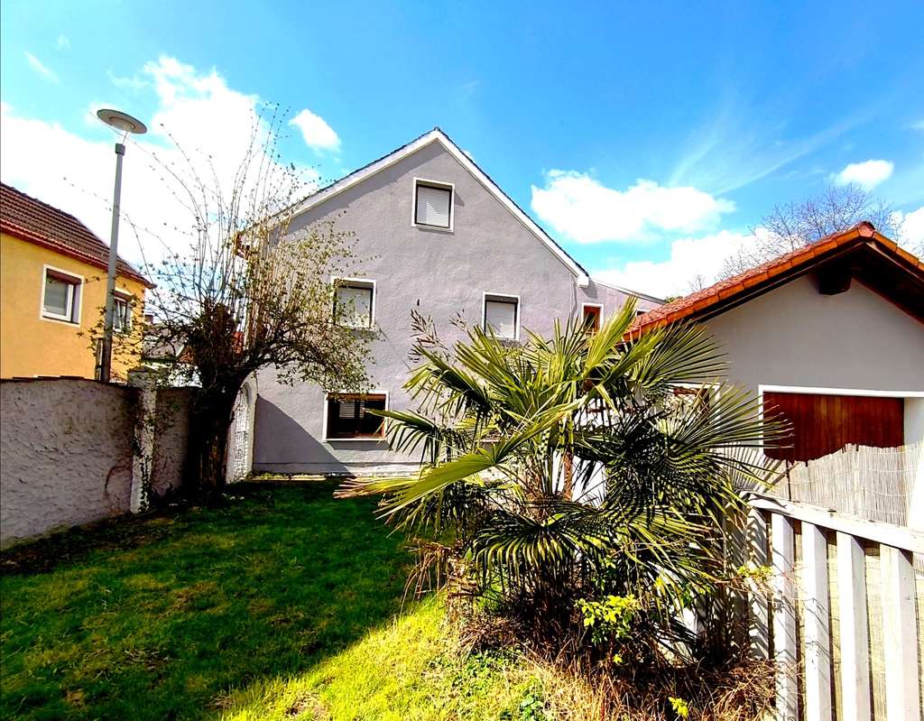 Immobilie in Altötting - Gepflegtes Reiheneckhaus mit Potenzial im Herzen von Altötting - Bild 0