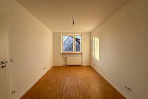 Geräumige 3,5-Zimmer-Wohnung mit Balkon in Schweinau zu vermieten – Olivenweg 50, 90441 Nürnberg – Vorschaubild 10