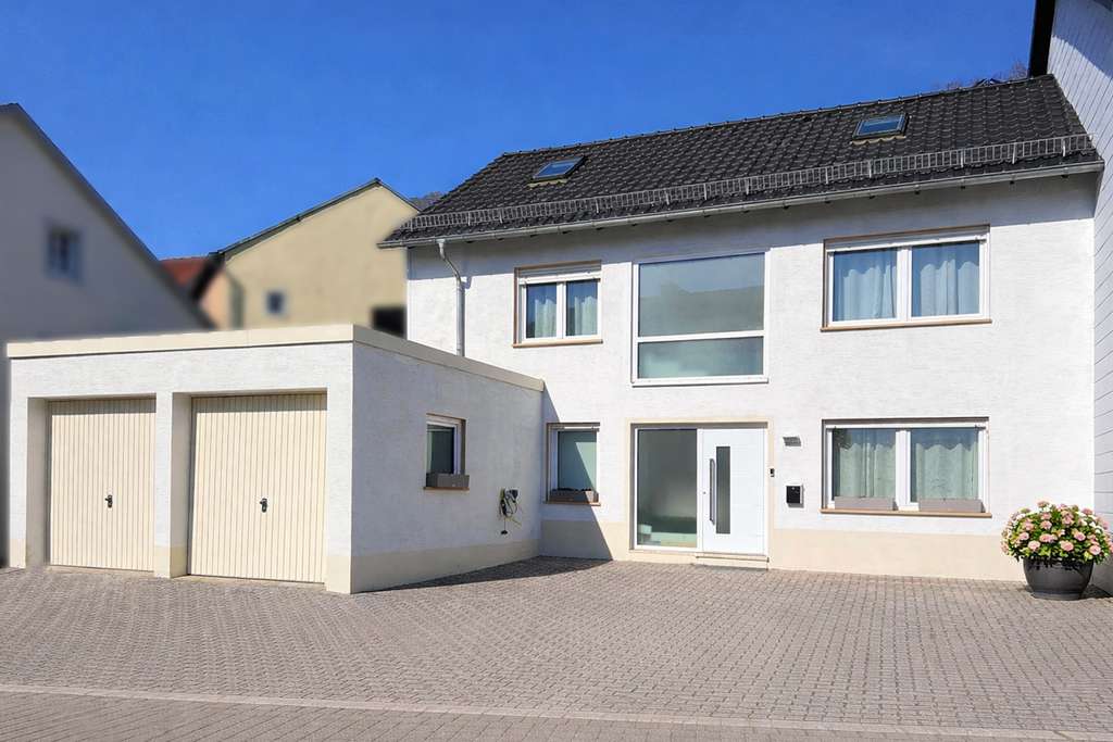 Immobilie in Trierweiler - Saniertes EFH mit Terrasse und Doppelgarage - Bild 0