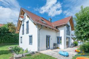 Gehobenes Einfamilienhaus mit Doppelgarage: Vielseitige Nutzung in ruhiger Lage VB! – Die vollständige Adresse der Immobilie erhältst du vom Anbieter., 84069 Schierling – Vorschaubild 2