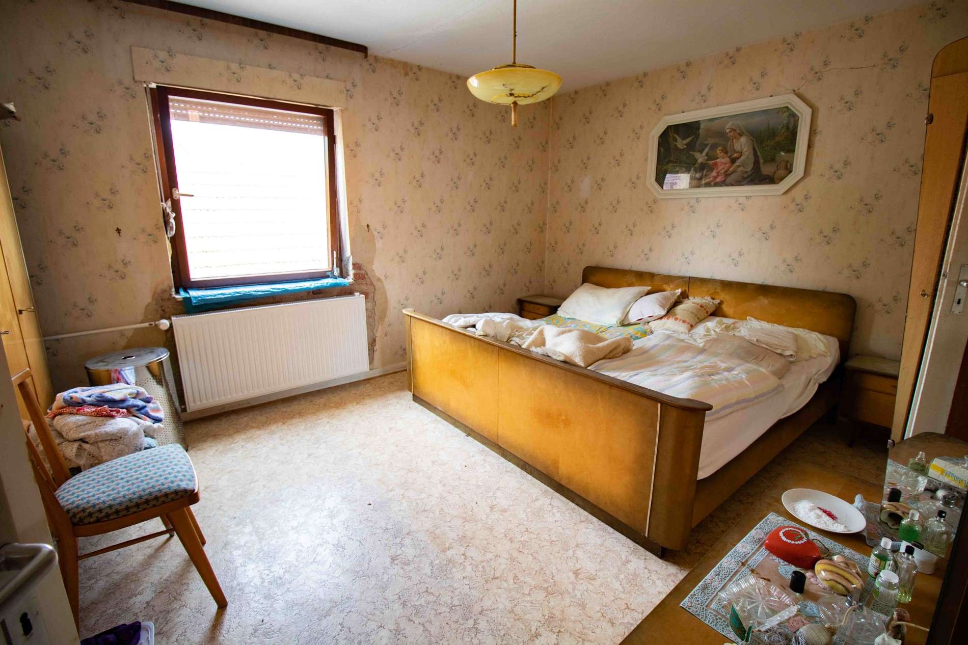 Immobilie in Eschwege - Charmantes Einfamilienhaus mit großem Garten, Doppelgarage und viel Platz zum Wohlfühlen - Bild 0