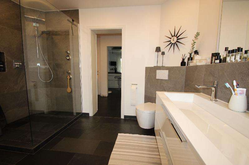 Immobilie in Unkel - Großzügige umfassend sanierte luxuriöse ETW 2 Bäder Terrassen eigener Garten G - Bild 0