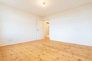 Dachgeschosstraum mit Galerie & Balkon | 2 Bäder | Aufzug | Dielenboden | Stellplatz mgl. – Wurzner Straße 156a, 4318 Sellerhausen-Stünz, Leipzig – Vorschaubild 14