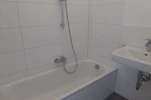 EXKLUSIV TOTALSANIERT BALKON WANNENBAD SEP. WC KOMPL. VINYL HOCHPARTERRE PKW-STELLPLÄTZE OBERBILK – 40227 Oberbilk, Düsseldorf – Vorschaubild 5