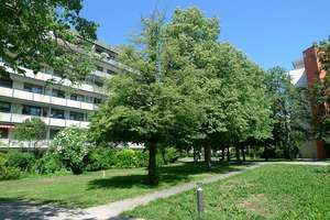 Preiswerte 2-Zi-Wohnung mit Raumreserve, Loggia und TG-Stellplatz in Hadern