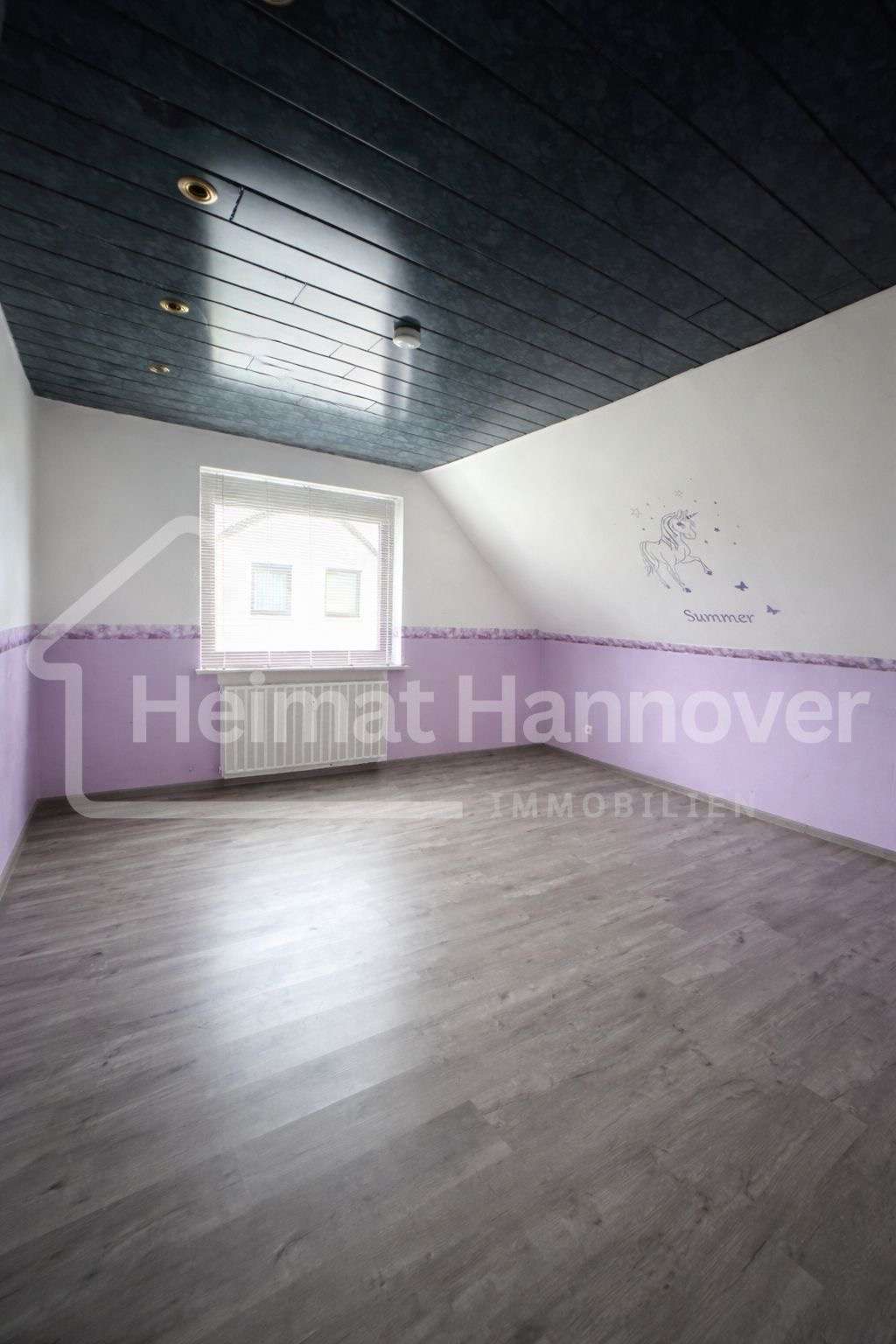 Immobilie in Uetze - Großzügiges 1–2-Familienhaus mit Pool und großem Grundstück in zentraler Lage von Uetze - Bild 0