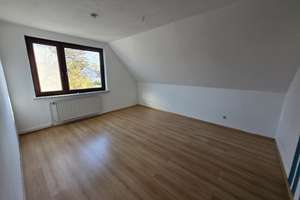 Ruhiges Zweifamilienhaus in Rötgesbüttel mit großem Garten  – Die vollständige Adresse der Immobilie erhältst du vom Anbieter., 38531 Rötgesbüttel – Vorschaubild 6