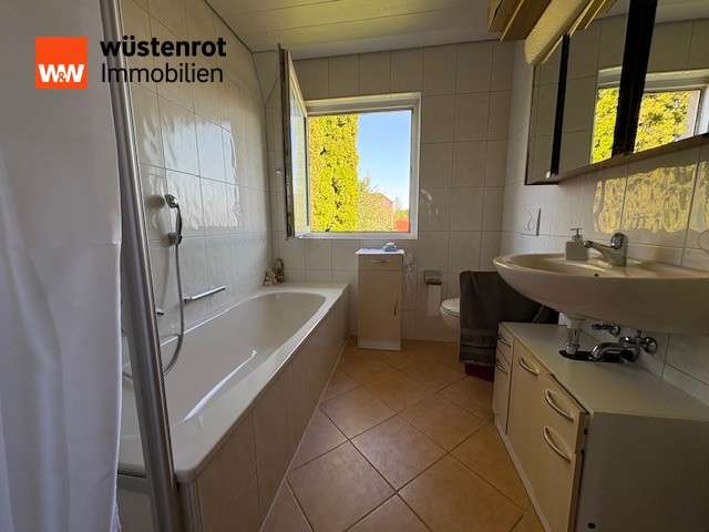 Immobilie in Neuenbürg - Zweifamilienhaus in Neuenbürg Dennach für Mehrgenerationen! - Bild 1