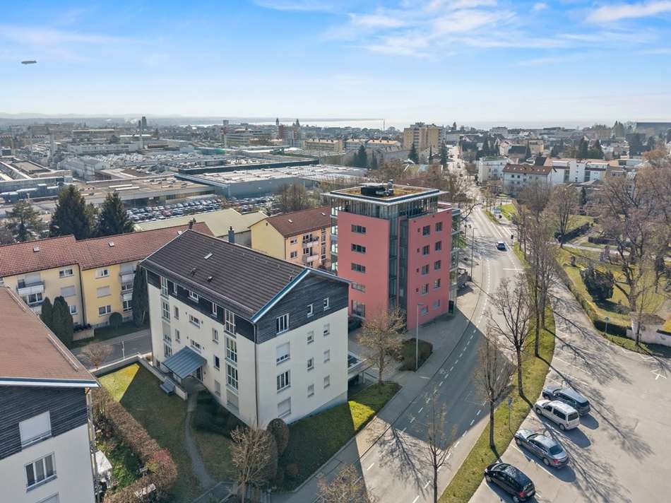 Ansicht Haus mit Umgebungsbeba