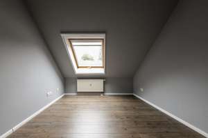 Einzugsbereit! Neuwertige 3,5-Raum-Dachgeschosswohnung mit Balkon und TG-Stellplatz in Frohnhausen – Die vollständige Adresse der Immobilie erhältst du vom Anbieter., 45145 Frohnhausen, Essen – Vorschaubild 10