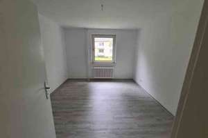Ab zum 01.10.2026: 2-Zimmer plus Wohnküche, mit modernem Tageslichtbad – 40599 Hassels, Düsseldorf – Vorschaubild 2