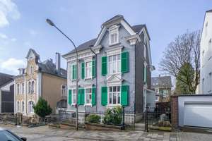 Grüne Oase in der Innenstadt - umfangreich modernisiertes Zweifamilienhaus