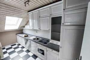 Gemütliche 2-Zimmer-Dachgeschosswohnung mit Loggia und Einbauküche in Lauda – Die vollständige Adresse der Immobilie erhältst du vom Anbieter., 97922 Lauda-Königshofen – Vorschaubild 2