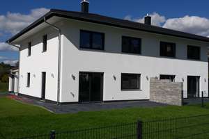 Schöne geräumige Doppelhaushälfte – Freiherr-vom-Stein-Straße 8, 84478 Waldkraiburg – Vorschaubild 1