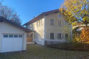 Traumhaus:  Neuwertiges Luxus-Anwesen in Bestlage