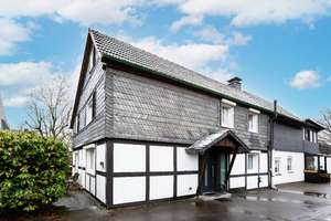 Für Fachwerkliebhaber – Gemütliches, modernisiertes Einfamilienhaus in schöner Lage