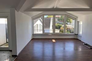 Aufzug! Lichtdurchflutete Dachgeschosswohnung mit Balkon und Fußbodenheizung; zentral jedoch ruhig – Bleichstr. 17, 42651 Solingen-Mitte, Solingen – Vorschaubild 3