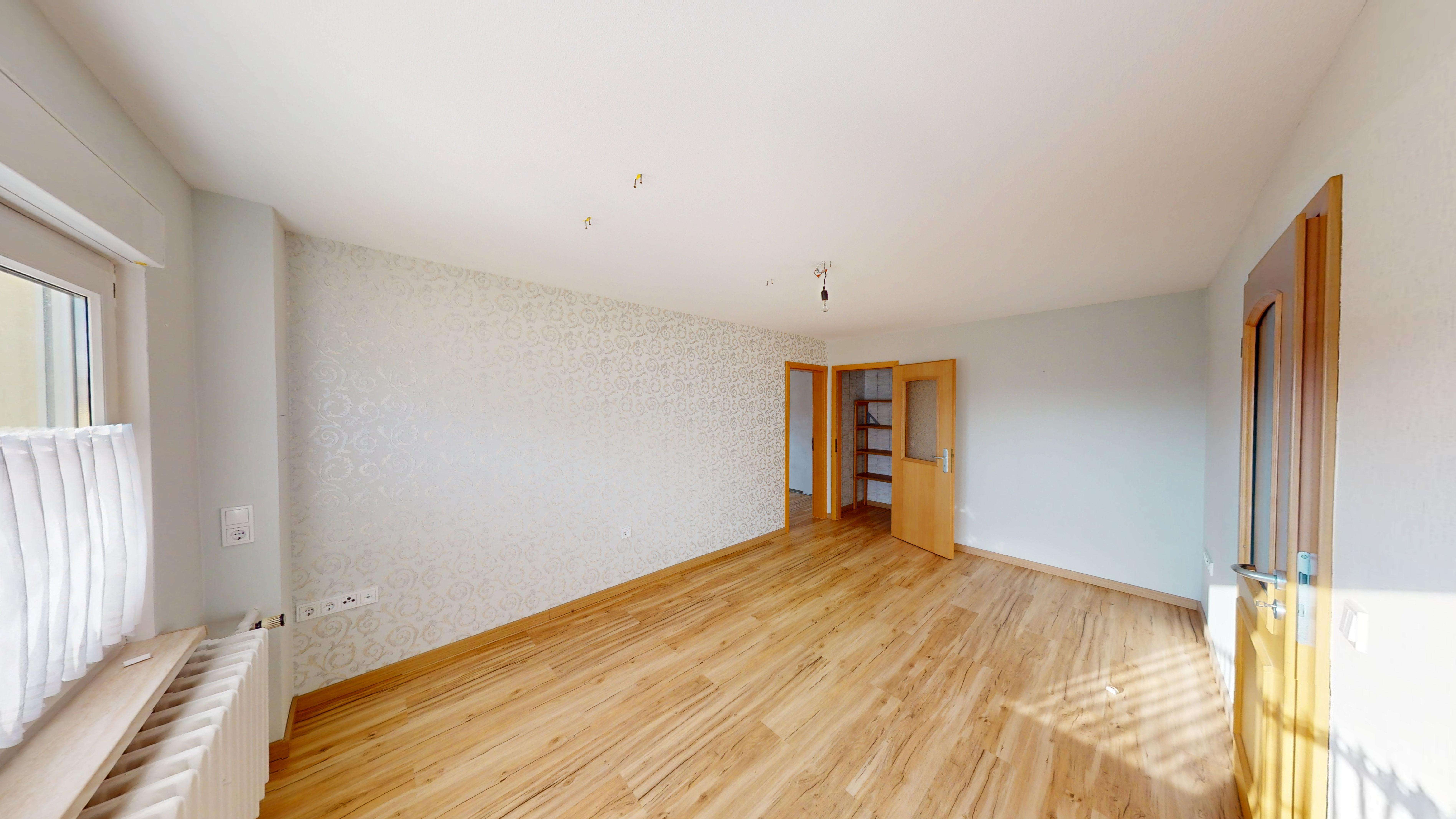 Immobilie in Kölleda - Gepflegte Doppelhaushälfte mit großem Grundstück, Garage und vielseitigem Nebengebäude in Kölleda - Bild 1