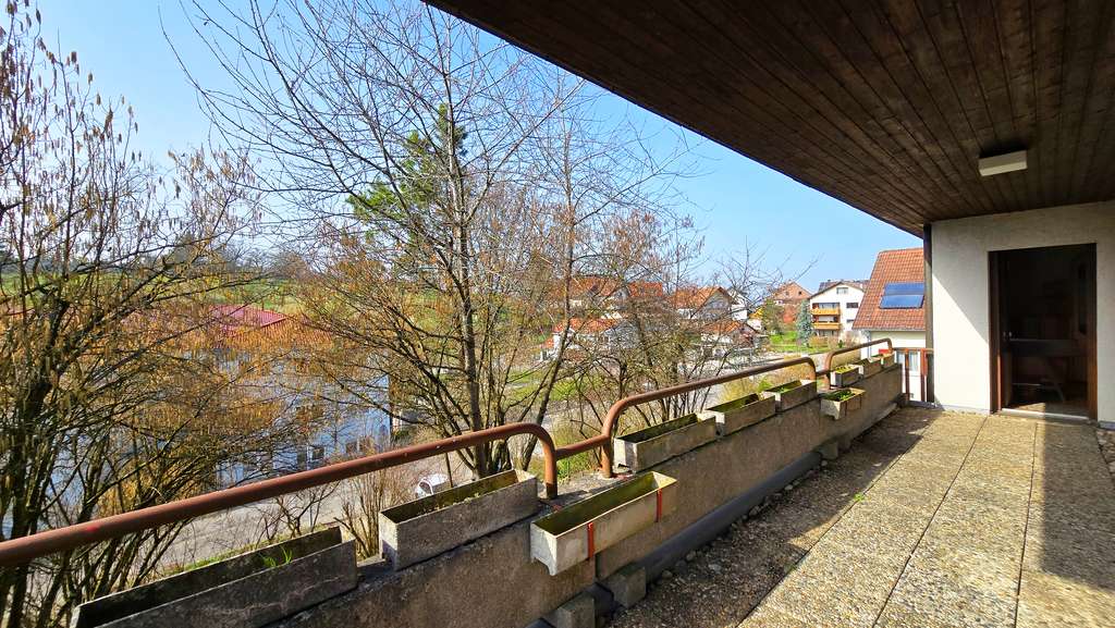 Immobilie in Küssaberg - Schön gelegenes Einfamilienhaus mit Einliegerwohnung in ruhiger und attraktiver Lage von Bechtersboh - Bild 2