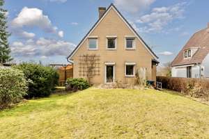 Charmantes Einfamilienhaus mit 
viel Potenzial in Top-Lage!
Ihr neues Zuhause in Duvenstedt – Die vollständige Adresse der Immobilie erhältst du vom Anbieter., 22397 Duvenstedt, Hamburg – Vorschaubild 4