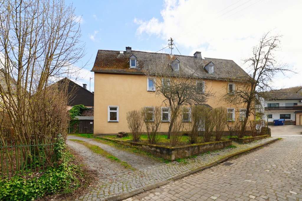 Immobilie in Frücht - Das Haus des Freiherrn vom Stein - Wohnhaus mit Scheune und Garten in ländlicher Lage in Frücht - Bild 1