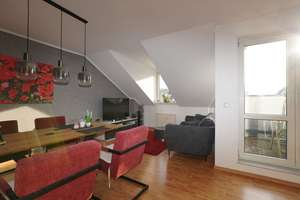 Helle Dachgeschosswohnung mit Sonnenloggia und TG-Stellplatz in Wiesbaden-Erbenheim – Die vollständige Adresse der Immobilie erhältst du vom Anbieter., 65205 Erbenheim, Wiesbaden – Vorschaubild 4