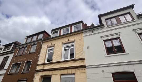 Bild von Sanierungsbedürftiges Altbremerhaus mitten im Steintor-Viertel