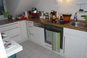 Kleine Anlage, Parkett, 2 Blk, EBK, Bad Fenster, Dusche, Wanne. – Dahlienstr. 11, 80935 München – Vorschaubild 3