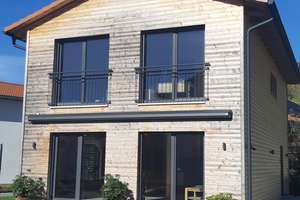 CHIEMGAU - PROVISIONSFREI VON PRIVAT: Modernes Holzhaus (Neubau 2024) auf seltenem Pachtgrundstück – Die vollständige Adresse der Immobilie erhältst du vom Anbieter., 83313 Siegsdorf – Vorschaubild 2