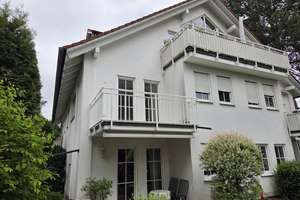 Sonnige 2-Zimmerwohnung 61 m² Wfl. mit Balkon und EBK in kleiner Wohneinheit in Trudering von Privat