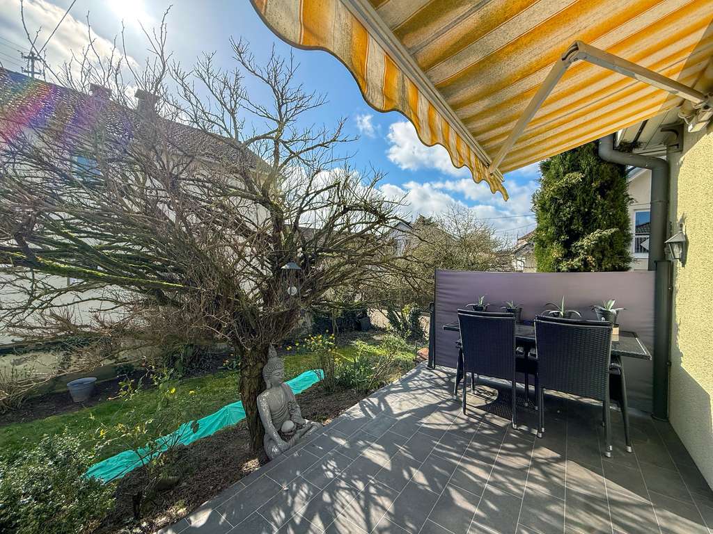 Immobilie in Zeiskam - Gepflegtes Einfamilienhaus mit separater Einliegerwohnung, Garten und Garage - Bild 3